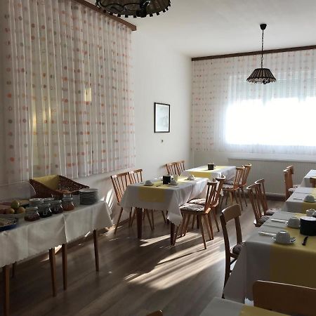 Gaestehaus & Weingut Klein อิลมิทซ์ ภายนอก รูปภาพ